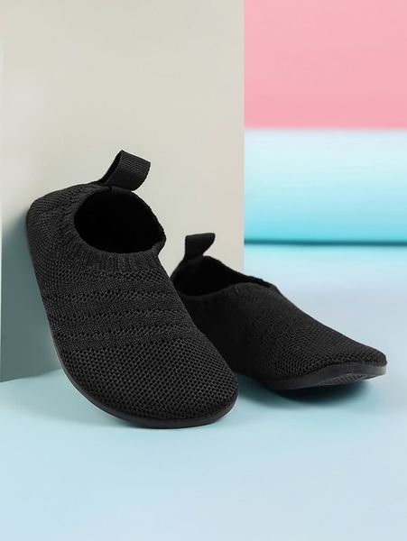 

boys slip on knit sneakers she, Black