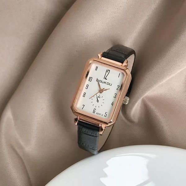 Luxus-Damenuhren Designer-Uhr im antiken chinesischen Stil Mädchen Retro-Nische Mori-Studenten kleine und einfache mittelalterliche Quarz-Damenuhr jyhj