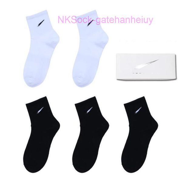 

men's classic fashion socks gift box stockings hook brand black white gray medium tube sports cotton sweat absorbing sock men women lux
