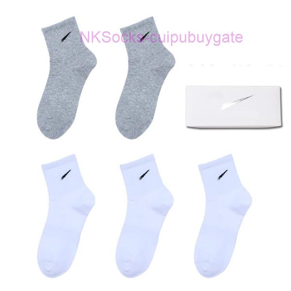 

fashion men's classic socks gift box stockings hook brand black white gray medium tube sports cotton sweat absorbing sock men women lux