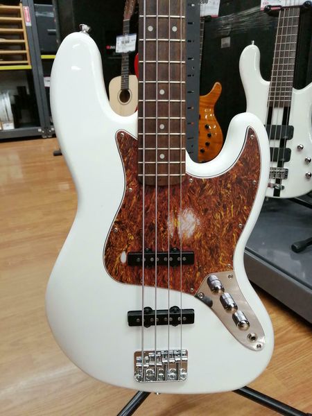 

squier jazz bass electric bass #12825 same of the pictures