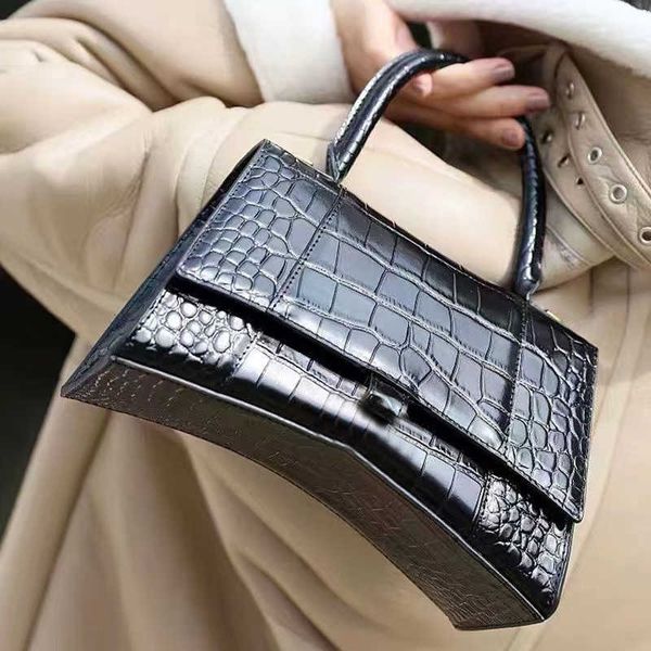 

2022 lady shopping bags fashion handbags women totes shoulder cross body half moon luxury genuine leather classic retro