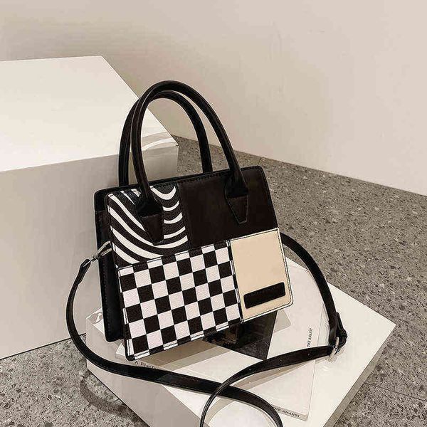 

niche design sense portable small bag female fashion versatile messenger bag net red lattice small square bag 220514