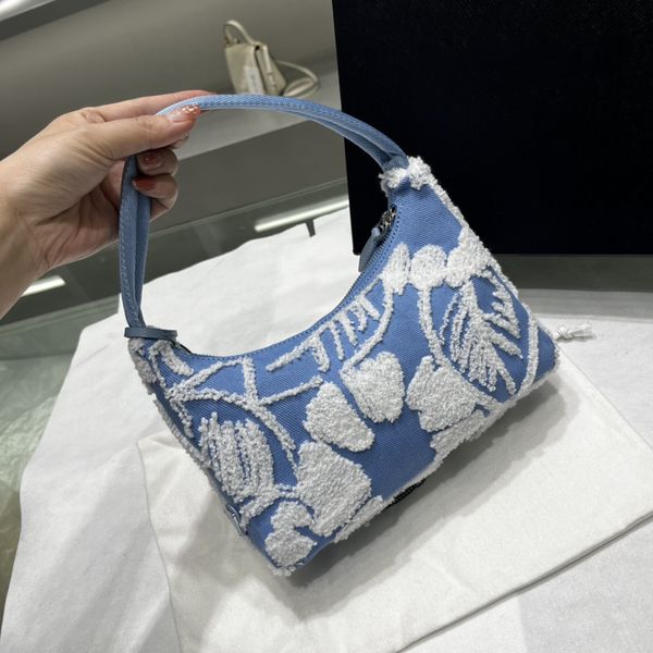 

new embroidered canvas bags women bag shoulder bag good-looking handbag simple and versatile style, Black;red
