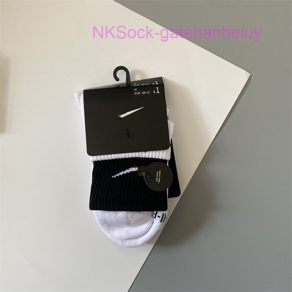 

men classic fashion socks hook brand color stitched men's women's long tube sports training sock street couple middle tubes luxury, Black