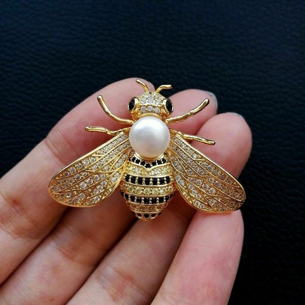

white pearl zircon pave bee brooch, Silver