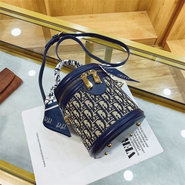 

large capacity portable spring trend messenger fashion single 45% off sell online