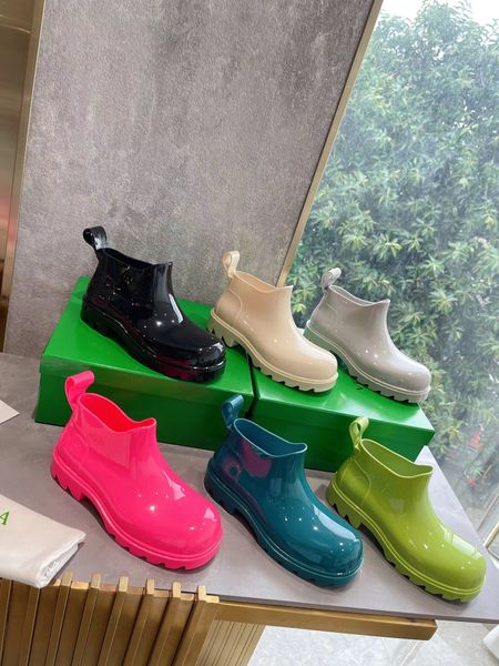 2022 wasserdichte Stiefel in Avocado-Farbe, rutschfest, für Damen, flacher Boden, ein Fußpedal, kurz