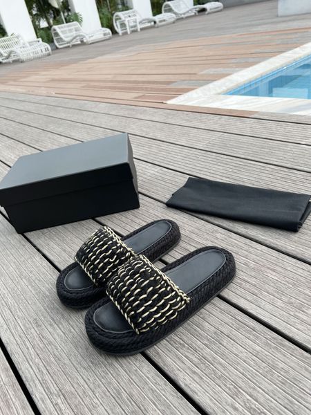 Sandálias de grife mulas de tricô trançado chinelos femininos de luxo preto branco dourado chinelo feminino praia sapatos casuais