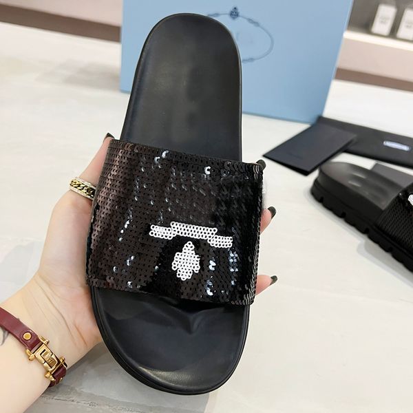 2022 Designer di pantofole di moda Ladies classiche paillettes a colori solidi in tessuto piatto tessuto di pelle di pecora da pecora da uomo indossabile scarpe da spiaggia sandali sandali moaferia bianca nera bianca