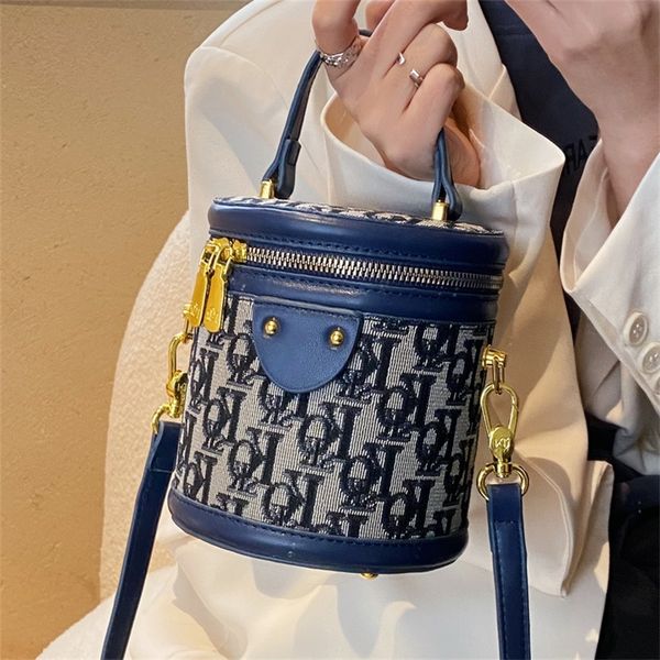 

purses this year's fashion messenger female autumn and winter new versatile hand single shoulder small bucket bag