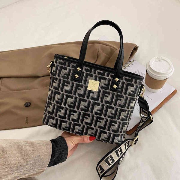 

2022 new designer handbags bags capacity portable vegetable basket fashion trend single shoulder messenger foreign