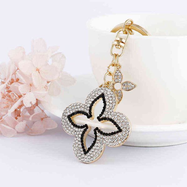 Exquisite 2021 Clover four leaf clover keychain with Full Rhinestones - Fashionable Bag Charm Pendant and Car Key Ring for Women - Wholesale AA220318