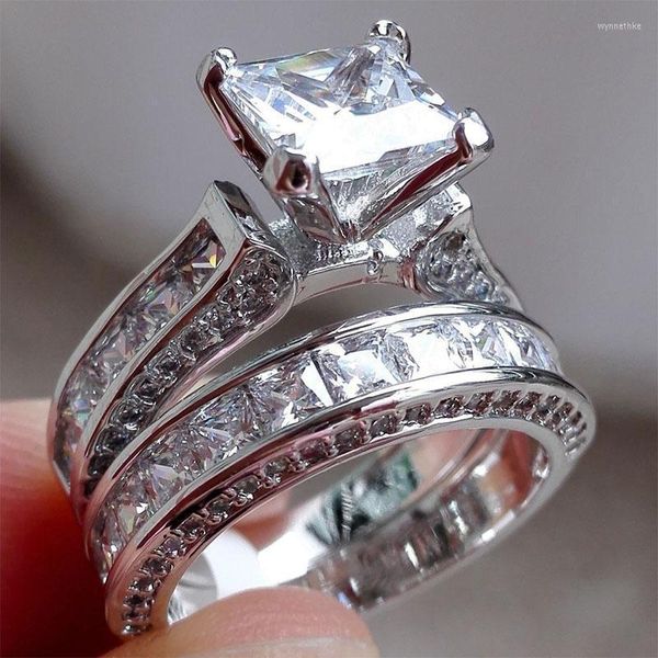 Anéis de casamento 2022 Charme de estilo casal Her Her S925 Sterling Silver Princess Cut CZ Anniversary Promise Noivado Sets Wynn22