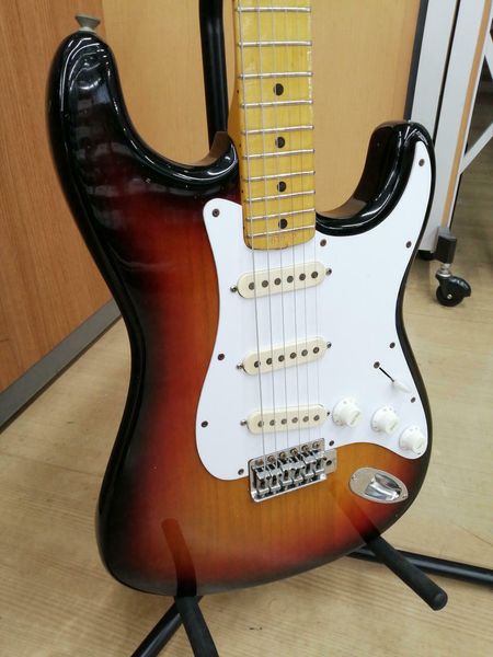 

st electric guitar type same of the pictures