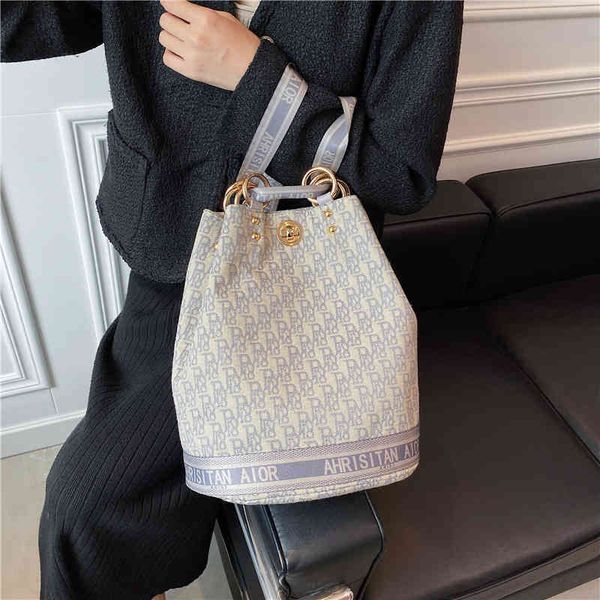 

2022 new designer handbags design denim fashion schoolbag backpack capacity backpack