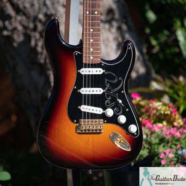 

stevie ray vaughan st 3-tone sunburst - corona ca electric guitar
