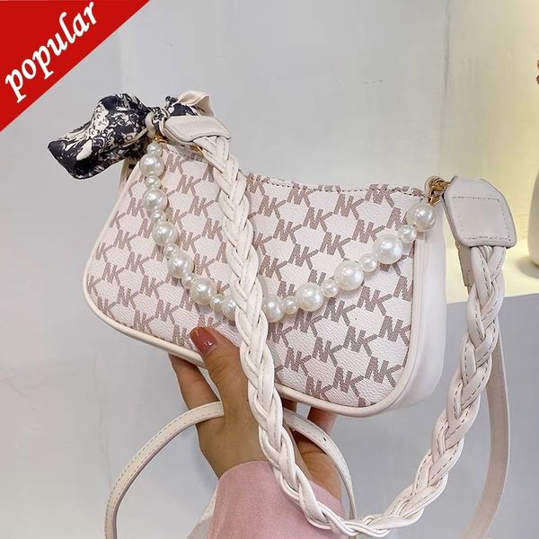 

female new fashion one armpit pearl chain msenger simple style shoulder bags