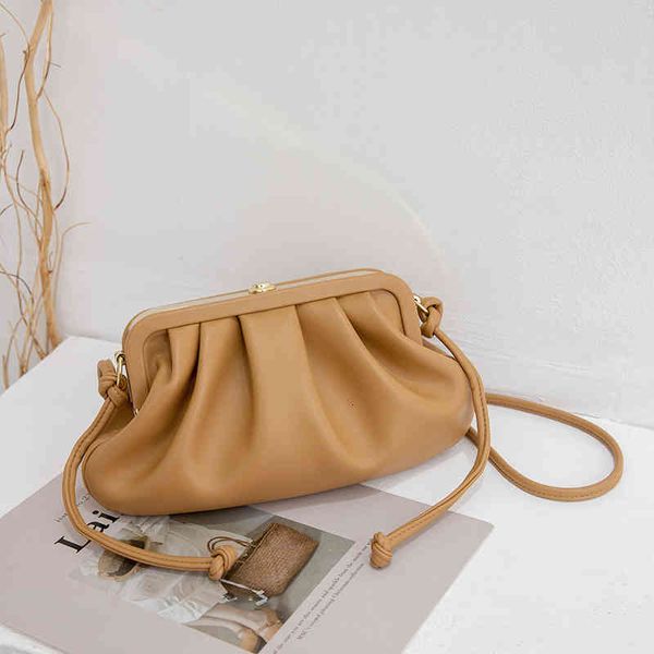 

venetas designer handbags bottegas fold hand held clip bag womens 2022 autumn fashion bvs cloud chain strip single shoulder oblique