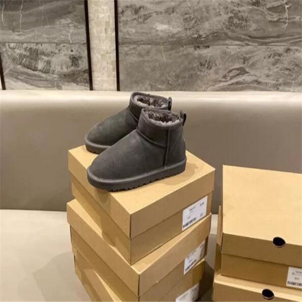 

2022 aus u5854 classical short miniwomen snow boots keep warm boot man womens plush casual warm boots sheepskin suede shoes chestnut grey tr, Black