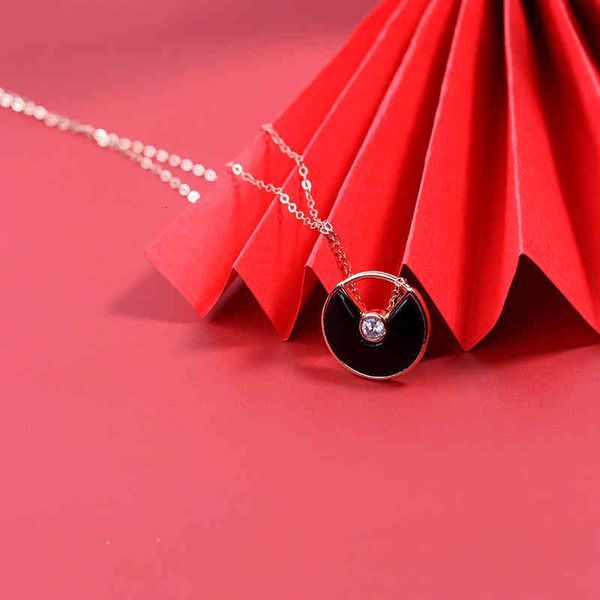 

kdn7 designer's original c-line pendant necklace, Black