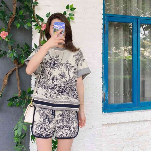 

short shirts 2022 summer new heavy shorts set landscape painting jungle jacquard wool cashmere knitted women's two-piece set, White