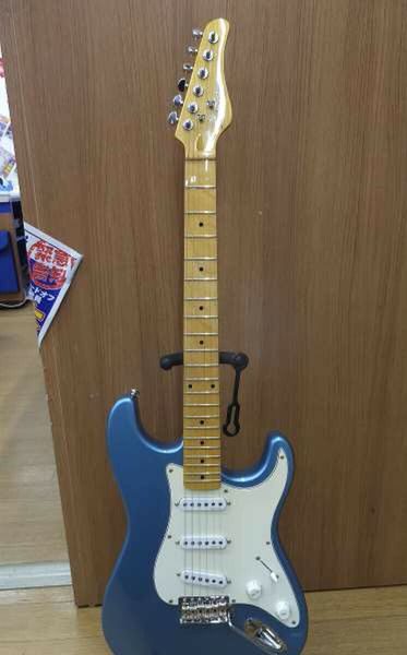 

electric guitar diamond series #10113 same of the pictures