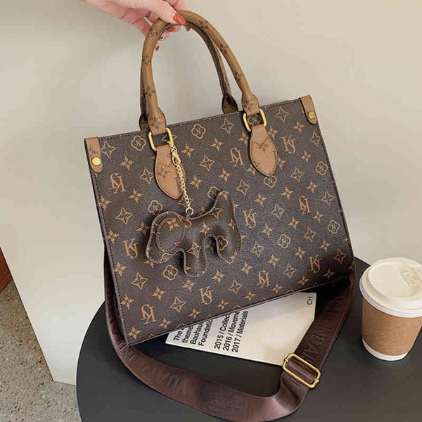 

2022 factory wholesale new net red female fashion versatile commuter shoulder bag large capacity ins foreign style messenger tote bag