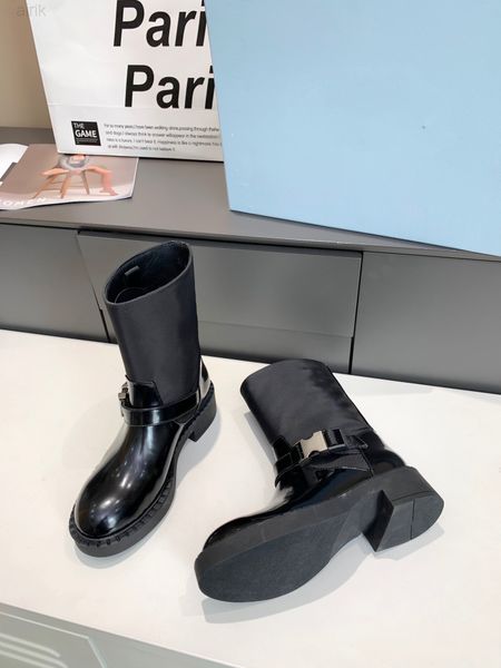 

2023 fashion trend shiny boot leather and recycled nylon middle guide with enameled metal, Black