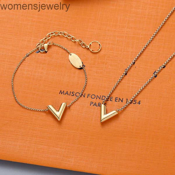 

classic designer pendant charm bracelets gold love v necklace fashion jewelrys wristband plated letter simple heart luxury pendants titanium, Golden;silver