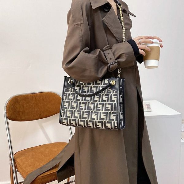

new designer bags female 2022 korean chain portable trend fashion printed letter f single shoulder messenger backpack