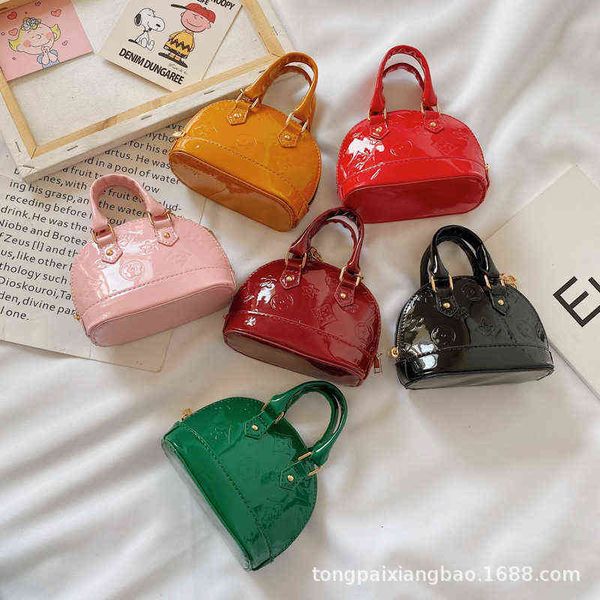 

children's shell bag autumn new fashion girl korean version lacquer leather bright face mini portable messenger chain bag, Black