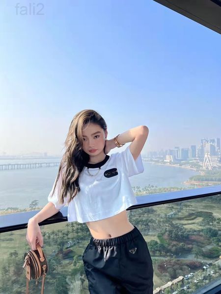 

women's t-shirt designer 2022 spring new niche design leather label chain short t-shirt women's casual waistless round neck small, White