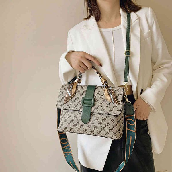 

purses women's bag autumn and winter version new small square bag letter printing portable messenger women's bag