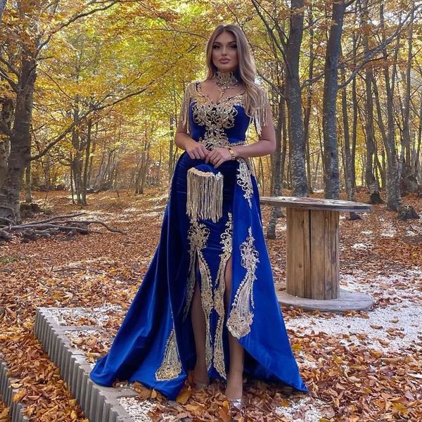 Eleganti abiti da sera caftano marocchino Karakou per le donne Spaccati abiti da ballo in velluto blu royal Applicazioni in pizzo dorato Lungo arabo Dubai 2 in 1 Celebrity Party Wear 2022