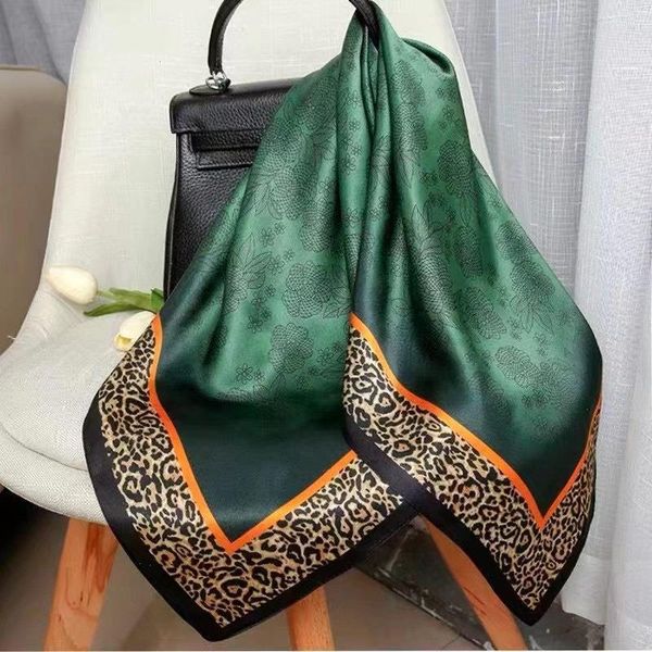 Spagna Fashion 90 sciarpe da 90 cm Donne quadrate Dark Green Leopard Floreale Scialle di seta Scarpa Office Lady Capelli Funno FOULARD CHOULARD CHOULARD CHOULARD