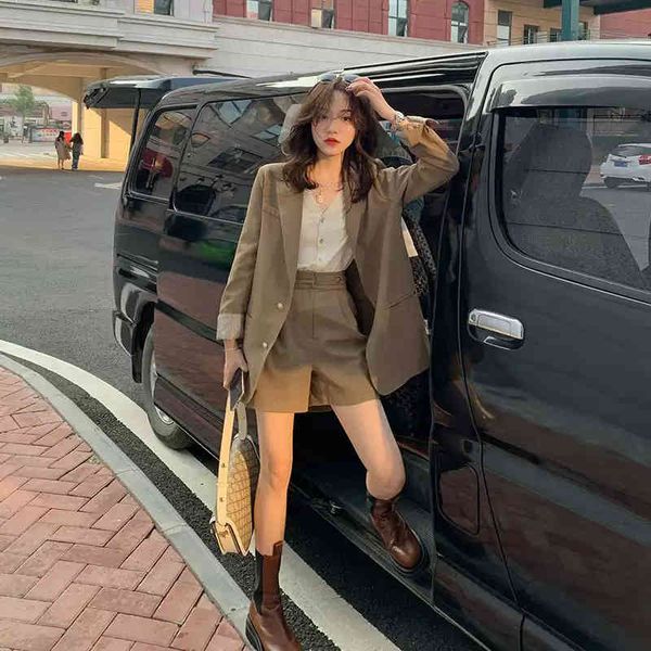 

two piece dress 2022 spring and autumn fashion design sense suit set women's small subnet red shorts two-piece wxf8, White