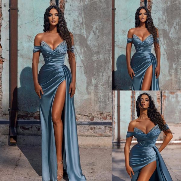 Splendida sirena Prom Dresses fuori dalla spalla scollatura con rilievo abiti da sera laterale spaccato sweep treno in raso vestito formale pieghettato