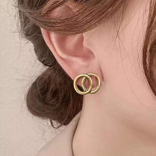 Designers Ear Studs Pierce Fashion Womens Double Letter Stud Gold 24K Luxuris Simples Brincos retrô para jóias de designer de mulheres com caixa
