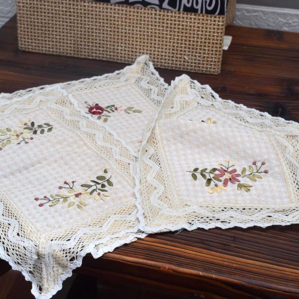 Mats almofadas elegantes renda de mesa de mesa de tapa de pano de pano bordado copo de caneca bebe doilies de chá de chá de chá de café placemat palhetes