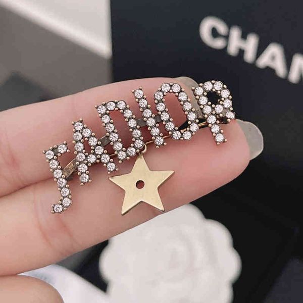 

di d family letter inlaid temperament hairpin simple personality red same diamond brooch female 2022 luxury brand fashion design versatile l, Golden;silver