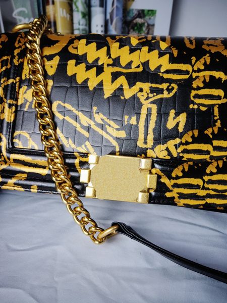 

new 2022 quilted flap leather shoulder bags classic gold metal buckle chain shoulder bag designer luxury women's cross sark sacoche han