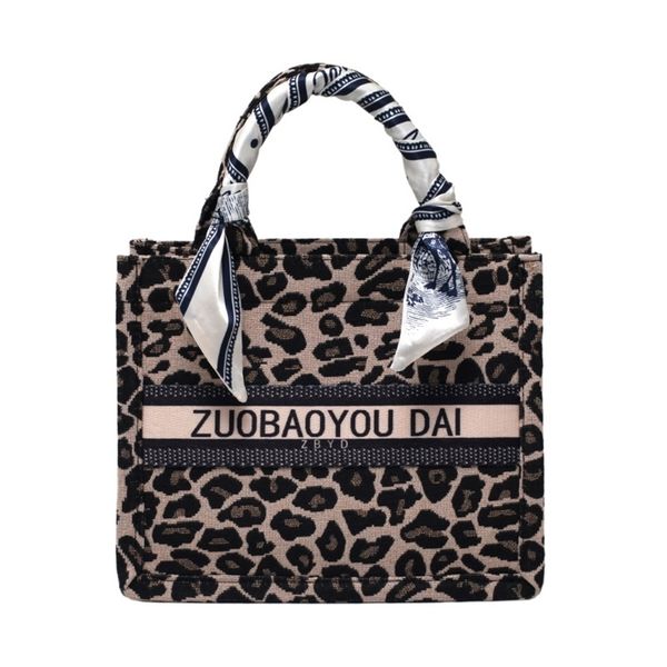 

new autumn women's fashion texture lock hand single armpit small square omnp design purses online
