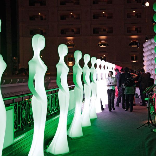 Lâmpadas de piso Modelo Lâmpada de decoração de arte 48 38 210 cm de sereia brilhante exibição de acessórios de moda Manikin feminina com iluminação LED Poço ao ar livre