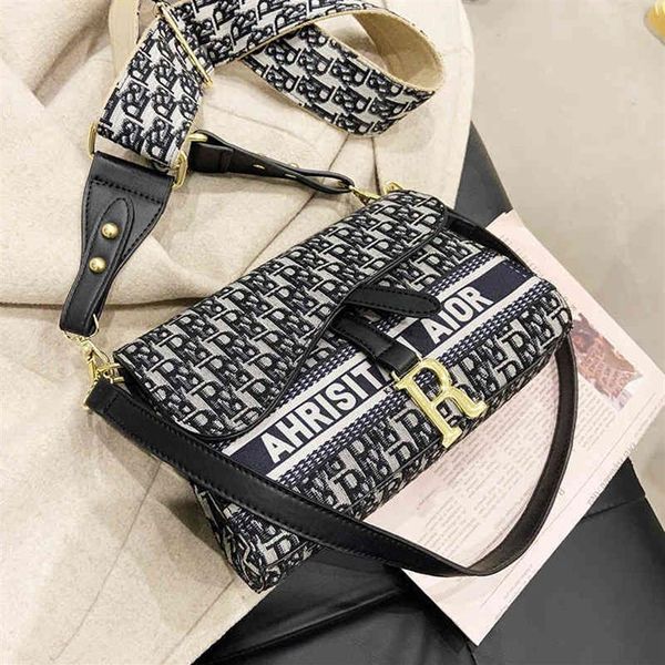 

purses new large capacity black sling shoulder underarm stick bag versatile flip and slant cross portable women's bag237a
