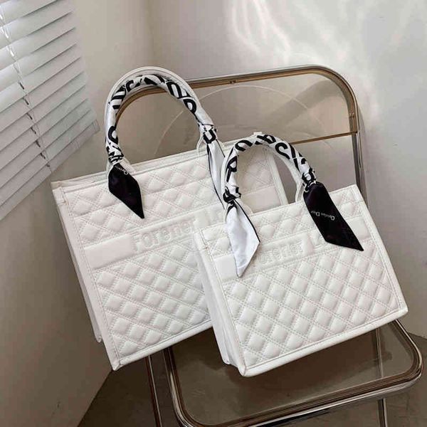 

2022 factory wholesale new women's women's foreign style hand carrying capacity versatile large single shoulder bag women