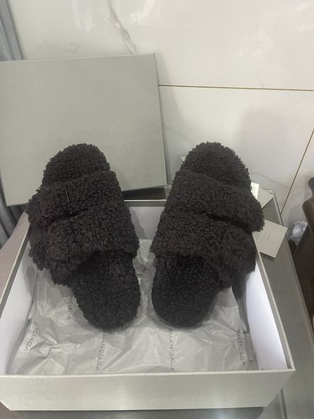 

autumn and winter new women's hairy slippers delicate upper hand sewing thread, skin soft fashion not too publicity natural rubber anti, Black