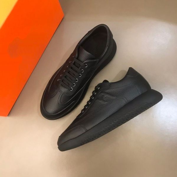 Scarpe da corsa da uomo di marca di lusso Scarpe sportive di moda casual per uomo Scarpe da ginnastica da uomo traspiranti da passeggio atletiche all'aperto di alta qualità xgb