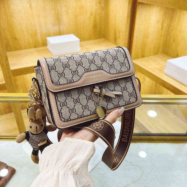 

factory outlet deals 2022 new fashion messenger small square fashionable ins high-grade niche versatile single shoulder women's bag