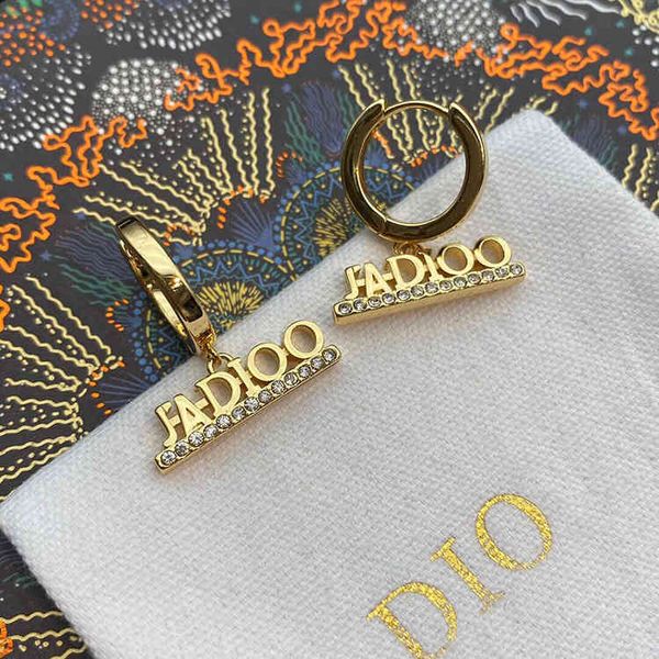 

2022 factory wholesale new niche straight row di metal women's earrings, Golden